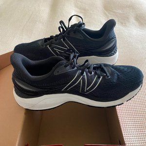 New Balance Fresh Foam 860 Sneakers - Black - Size 10 - Like new!